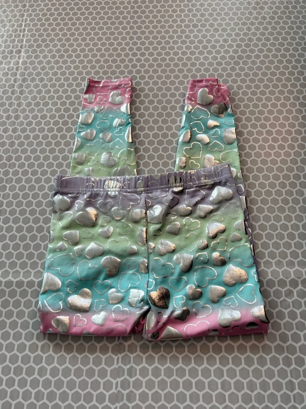NWOT Extremely Me Girls Pastel Rainbow Heart Pajama Set Metallic Hearts Size 6